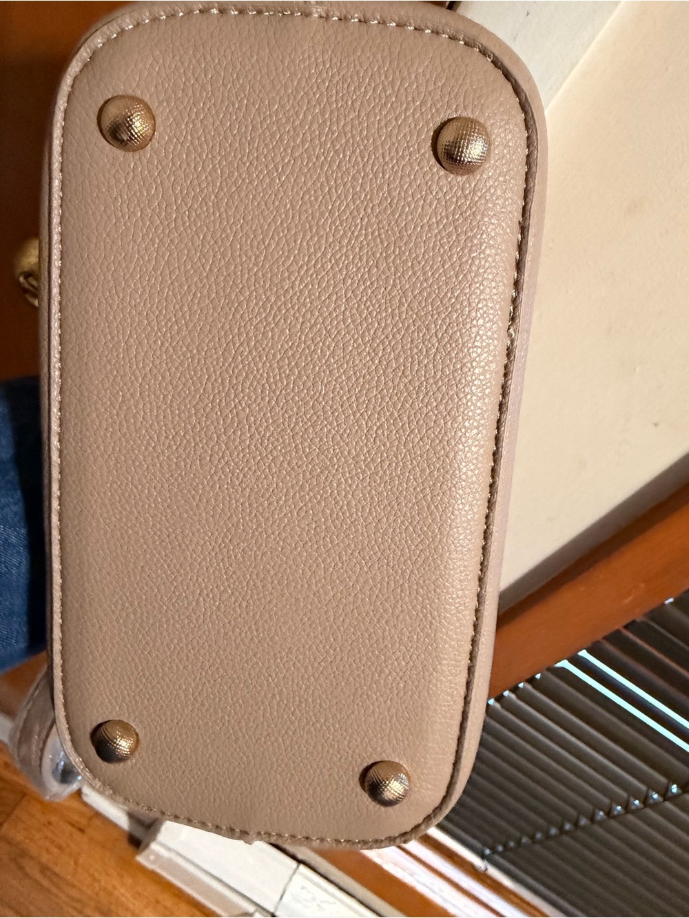 Elegant Women’s Bucket Tote Bag in Soft Beige - Picture 5 of 6